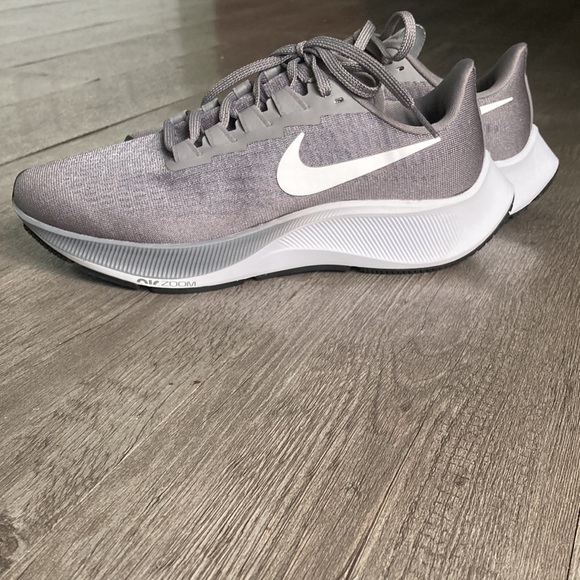 NWOT Rare Women’s Nike Air Zoom Pegasus 37 Running Shoes - Picture 4 of 16